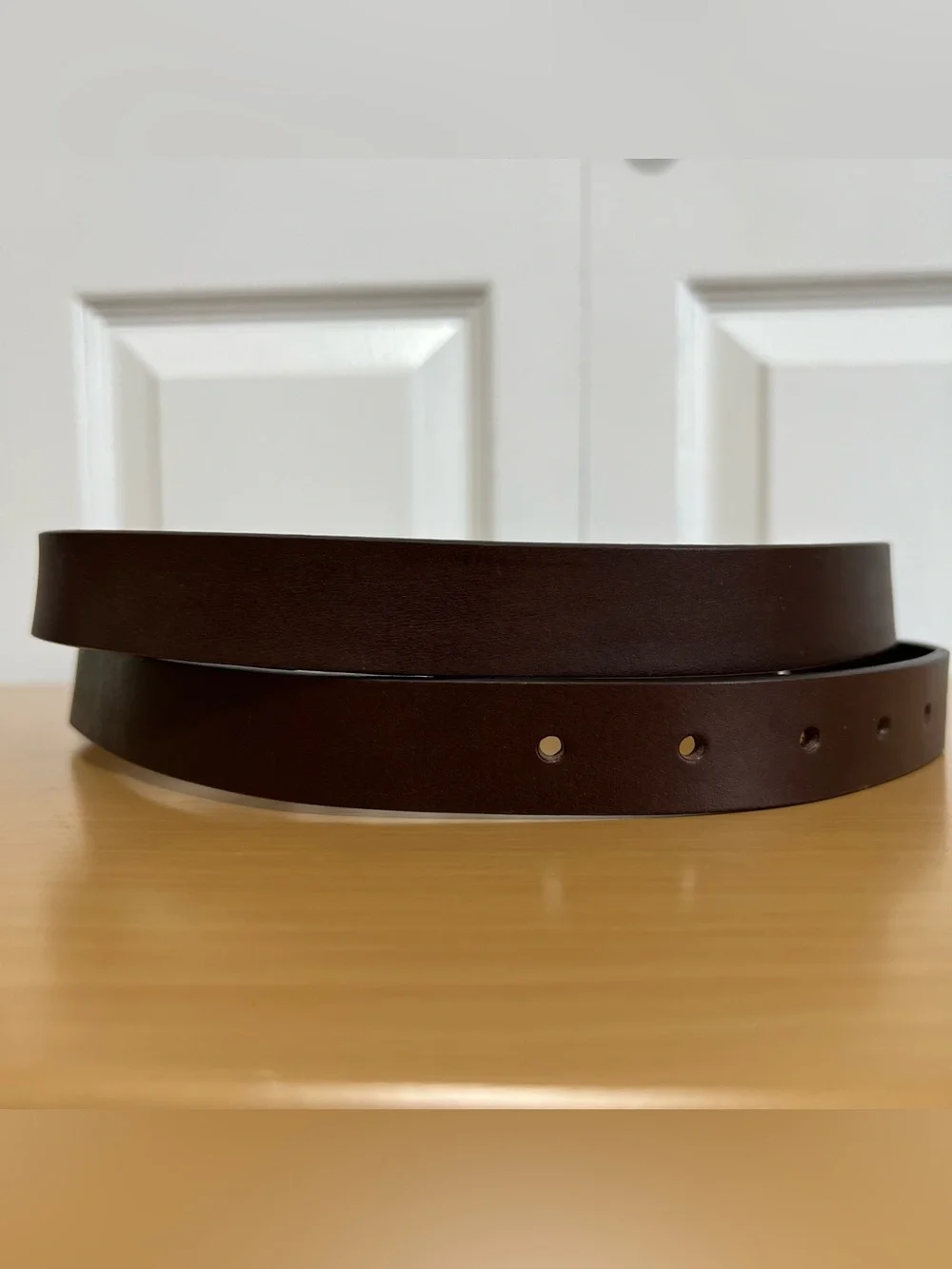 Levi’s Dark Brown Full Grain Leather Belt Brass Buckle Embossed Logo Sz 44 Italy